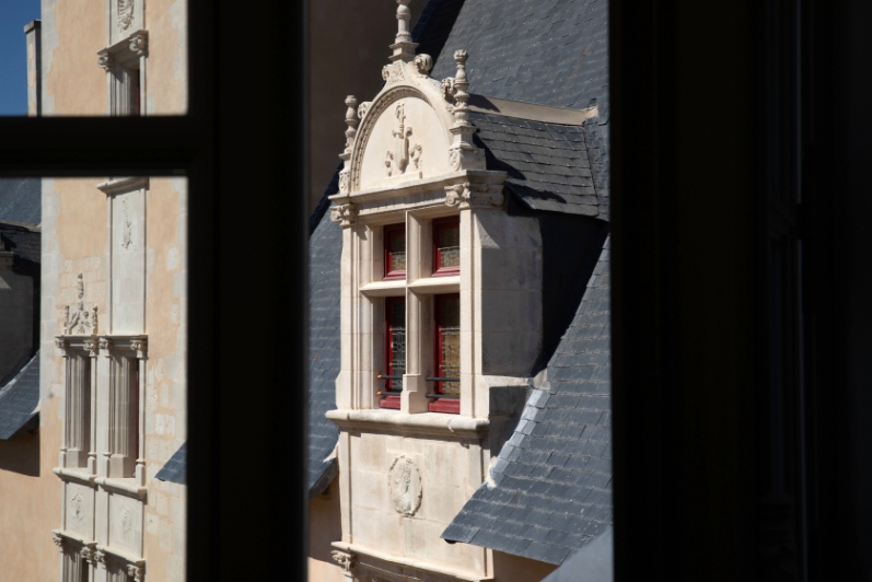 detail d'une fenêtre rouge